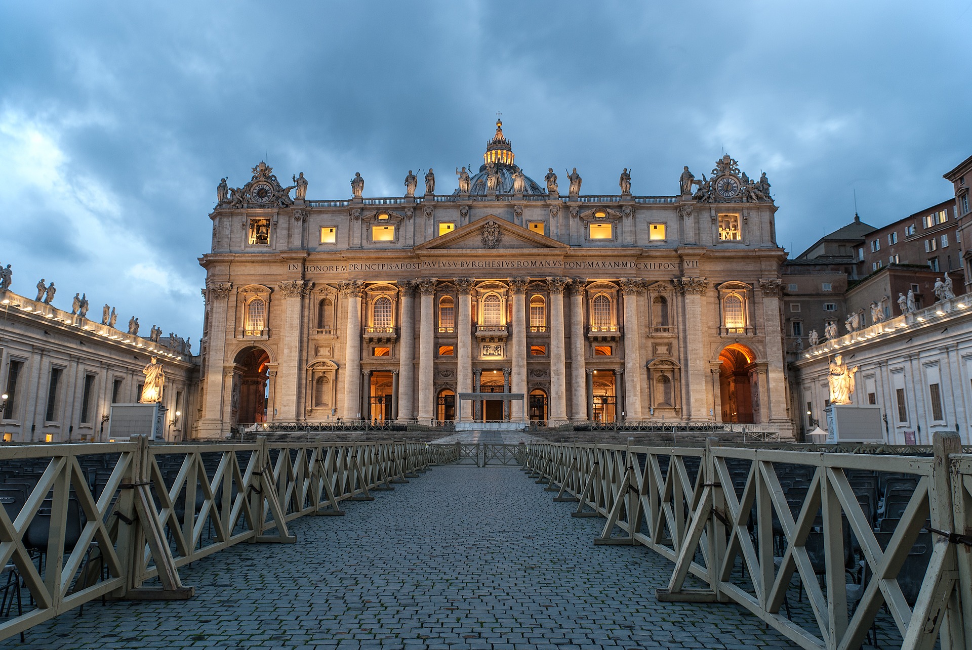 Tour pelas quatro basílicas papais de Roma e suas portas santas